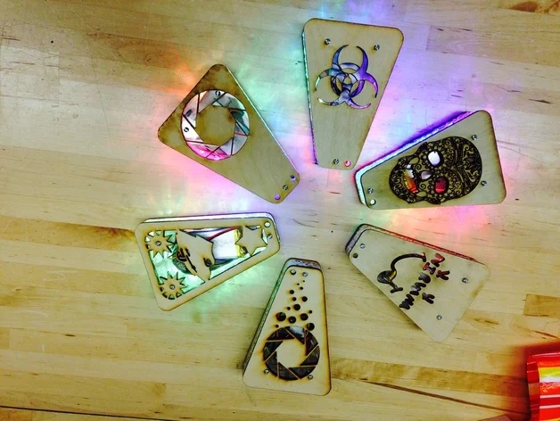 6 light trinkets that students created